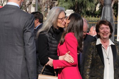 İspanya Kraliçesi Letizia, Annie Leibovitz 'in portrelerinin İspanya' nın Madrid kentinde 26 Şubat 2025 tarihinde sergilendiği The Tyranny of Cronos sergisini ziyaret eder.