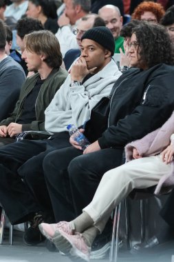 Real Madrid 'den Kylian Mbappe 27 Şubat 2025 tarihinde İspanya' nın Madrid kentinde Real Madrid ile FC Barcelona arasında oynanan EuroLeague karşılaşmasında