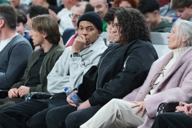 Real Madrid 'den Kylian Mbappe 27 Şubat 2025 tarihinde İspanya' nın Madrid kentinde Real Madrid ile FC Barcelona arasında oynanan EuroLeague karşılaşmasında