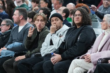 Real Madrid 'den Kylian Mbappe 27 Şubat 2025 tarihinde İspanya' nın Madrid kentinde Real Madrid ile FC Barcelona arasında oynanan EuroLeague karşılaşmasında