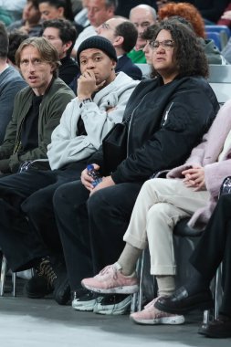 Real Madrid 'den Kylian Mbappe 27 Şubat 2025 tarihinde İspanya' nın Madrid kentinde Real Madrid ile FC Barcelona arasında oynanan EuroLeague karşılaşmasında