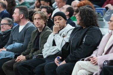 Real Madrid 'den Kylian Mbappe 27 Şubat 2025 tarihinde İspanya' nın Madrid kentinde Real Madrid ile FC Barcelona arasında oynanan EuroLeague karşılaşmasında