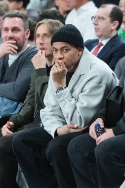 Real Madrid 'den Kylian Mbappe 27 Şubat 2025 tarihinde İspanya' nın Madrid kentinde Real Madrid ile FC Barcelona arasında oynanan EuroLeague karşılaşmasında