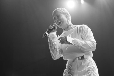 Soraya Arnelas, Fulanita de Tal las Ventas festivali sırasında 1 Mart 2025 tarihinde İspanya 'nın Madrid kentinde sahne almaktadır.