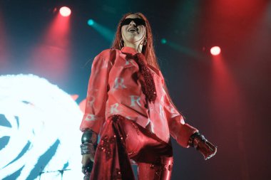 Ukraynalı şarkıcı Ruslana, 2 Mart 2025 'te İspanya' nın Madrid kentinde verdiği konserde sahne alır.