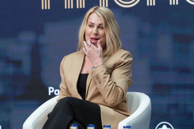 Laureus World Sports Academy üyesi Nadia Comaneci, 2003 Mart 2025 tarihinde İspanya 'da Real Casa de Correos' ta Laureus Spor Ödülleri için yapılan açıklamaya katıldı.