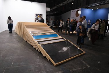 İspanya 'nın Madrid kentindeki 44rd ARCO Uluslararası Çağdaş Sanat Fuarı' nı ziyaret edin. Fuarda 36 farklı ülkeden toplam 205 galeri yer aldı.. 