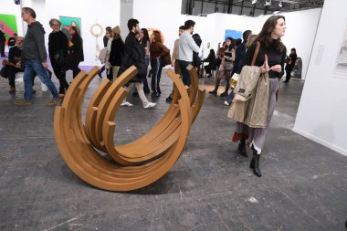 İspanya 'nın Madrid kentindeki 44rd ARCO Uluslararası Çağdaş Sanat Fuarı' nı ziyaret edin. Fuarda 36 farklı ülkeden toplam 205 galeri yer aldı.. 