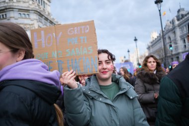 8 Mart 2025 'te İspanya' da Madrid şehir merkezinde düzenlenen 8. Uluslararası Kadınlar Günü yürüyüşüne yüzlerce kadın katıldı.
