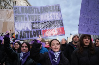 8 Mart 2025 'te İspanya' da Madrid şehir merkezinde düzenlenen 8. Uluslararası Kadınlar Günü yürüyüşüne yüzlerce kadın katıldı.