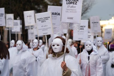 8 Mart 2025 'te İspanya' da Madrid şehir merkezinde düzenlenen 8. Uluslararası Kadınlar Günü yürüyüşüne yüzlerce kadın katıldı.