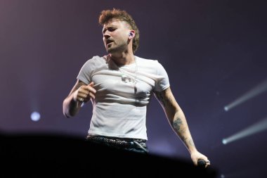 Şarkıcı Dani Fernandez, 8 Mart 2025 tarihinde Madrid 'de Yaren ile birlikte Movistar Arena' da bir konser verdi. 