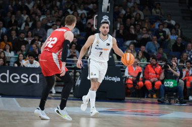Real Madrid 'den Facu Campazzo, Real Madrid ile UCAM Murcia arasında oynanan Liga Endesa maçı sırasında Madrid' deki Movistar Arena 'da maç yapıyor.