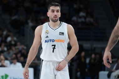 Real Madrid 'den Facu Campazzo, Real Madrid ile UCAM Murcia arasında oynanan Liga Endesa maçı sırasında Madrid' deki Movistar Arena 'da maç yapıyor.