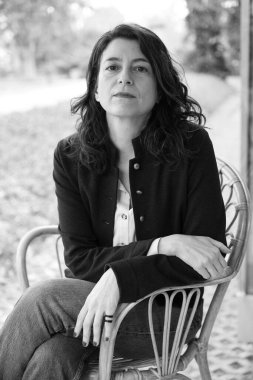 Arjantinli tasarımcı Samanta Schweblin, İspanya 'nın Madrid şehrinde 10 Mart 2025 tarihli retratos oturumunu sürdürdü.