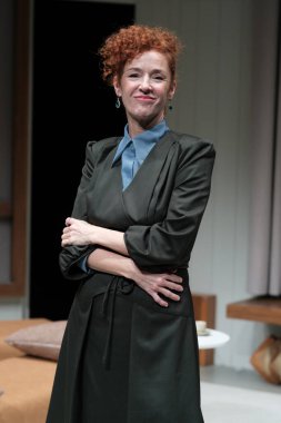 Marta Belenguer, 11 Mart 2025 'te İspanya' da La Abadia Tiyatrosu 'nda oynanan Viejos Tiempos tiyatrosunda performans sergiledi.