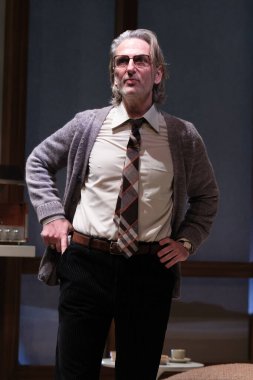 Ernesto Alterio, 11 Mart 2025 'te İspanya' da La Abadia Tiyatrosu 'nda oynanan Viejos Tiempos tiyatrosunda performans sergiledi.