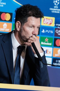 Diego Simeone 11 Mart 2025 tarihinde Madrid Metropolitano Stadyumu 'nda Atletico de Madrid ve Real Madrid CF arasında oynanan UEFA Şampiyonlar Ligi maçına katıldı.