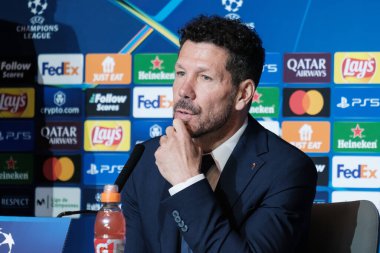 Diego Simeone 11 Mart 2025 tarihinde Madrid Metropolitano Stadyumu 'nda Atletico de Madrid ve Real Madrid CF arasında oynanan UEFA Şampiyonlar Ligi maçına katıldı.