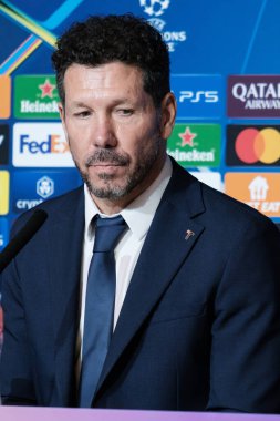 Diego Simeone 11 Mart 2025 tarihinde Madrid Metropolitano Stadyumu 'nda Atletico de Madrid ve Real Madrid CF arasında oynanan UEFA Şampiyonlar Ligi maçına katıldı.