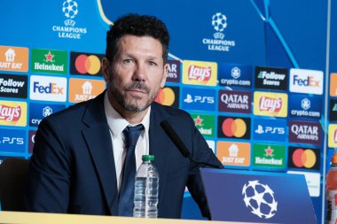 Diego Simeone 11 Mart 2025 tarihinde Madrid Metropolitano Stadyumu 'nda Atletico de Madrid ve Real Madrid CF arasında oynanan UEFA Şampiyonlar Ligi maçına katıldı.