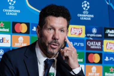 Diego Simeone 11 Mart 2025 tarihinde Madrid Metropolitano Stadyumu 'nda Atletico de Madrid ve Real Madrid CF arasında oynanan UEFA Şampiyonlar Ligi maçına katıldı.