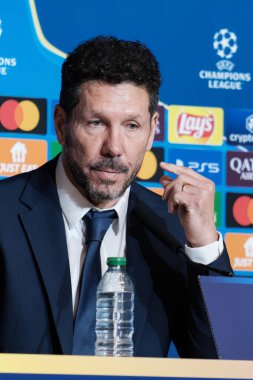 Diego Simeone 11 Mart 2025 tarihinde Madrid Metropolitano Stadyumu 'nda Atletico de Madrid ve Real Madrid CF arasında oynanan UEFA Şampiyonlar Ligi maçına katıldı.