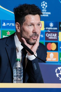 Diego Simeone 11 Mart 2025 tarihinde Madrid Metropolitano Stadyumu 'nda Atletico de Madrid ve Real Madrid CF arasında oynanan UEFA Şampiyonlar Ligi maçına katıldı.