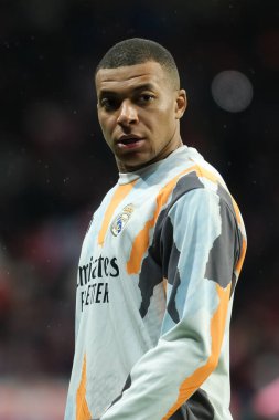 Real Madrid 'den Kylian Mbappe UEFA Şampiyonlar Ligi maçında Atletico de Madrid ve Real Madrid 12 Mart 2025 tarihinde Madrid' de Metropolitano Stadyumu 'nda oynadı.