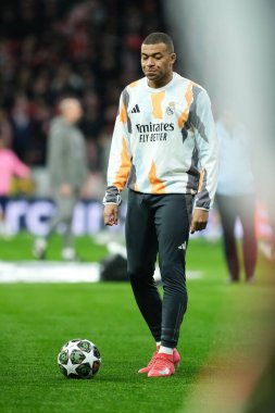 Real Madrid 'den Kylian Mbappe UEFA Şampiyonlar Ligi maçında Atletico de Madrid ve Real Madrid 12 Mart 2025 tarihinde Madrid' de Metropolitano Stadyumu 'nda oynadı.