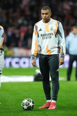 Real Madrid 'den Kylian Mbappe UEFA Şampiyonlar Ligi maçında Atletico de Madrid ve Real Madrid 12 Mart 2025 tarihinde Madrid' de Metropolitano Stadyumu 'nda oynadı.