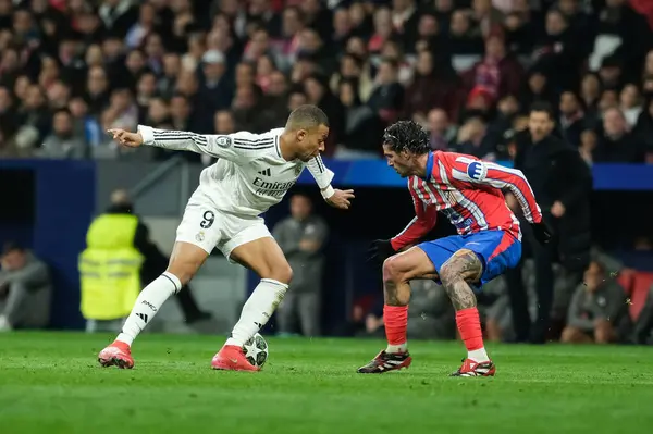 Real Madrid 'den Kylian Mbappe UEFA Şampiyonlar Ligi maçında Atletico de Madrid ve Real Madrid 12 Mart 2025 tarihinde Madrid' de Metropolitano Stadyumu 'nda oynadı.
