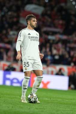 UEFA Şampiyonlar Ligi maçında Real Madrid 'den Raul Asencio, Atletico de Madrid ve Real Madrid, 20 Mart' ta Metropolitano Stadyumu 'nda oynadı.