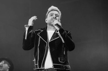 Funambulista grubundan şarkıcı Diego Cantero, Madrid 'deki Las Ventas' ta 14 Mart 2025 'te konser verirken, İspanya.