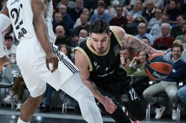 LDLC 'den Nando De Colo Asvel Villeurbanne, Real Madrid ile LDLC Asvel Villeurbanne arasındaki EuroLeague sırasında 20 Mart 2025 tarihinde İspanya' nın Movistar Arena kentinde