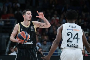 LDLC 'den Nando De Colo Asvel Villeurbanne, Real Madrid ile LDLC Asvel Villeurbanne arasındaki EuroLeague sırasında 20 Mart 2025 tarihinde İspanya' nın Movistar Arena kentinde