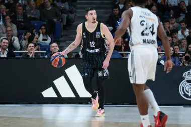 LDLC 'den Nando De Colo Asvel Villeurbanne, Real Madrid ile LDLC Asvel Villeurbanne arasındaki EuroLeague sırasında 20 Mart 2025 tarihinde İspanya' nın Movistar Arena kentinde