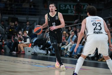 LDLC 'den Nando De Colo Asvel Villeurbanne, Real Madrid ile LDLC Asvel Villeurbanne arasındaki EuroLeague sırasında 20 Mart 2025 tarihinde İspanya' nın Movistar Arena kentinde