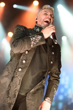 Saurom grubundan şarkıcı Miguel Angel Franco 21 Mart 2025 'te İspanya' nın başkenti Madrid 'deki The Little Prince' in konserinde sahne aldı..