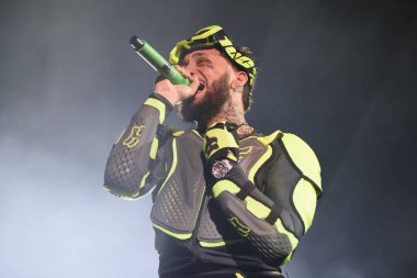 Şarkıcı JC Reyes 22 Mart 2025 'te Madrid' deki Movistar Arena konserinde sahne aldı..