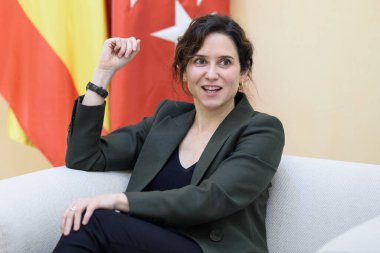 Madrid Topluluğu Başkanı Isabel Diaz Ayuso, 24 Mart 2025 tarihinde Madrid, İspanya 'da AVT (Özerk Topluluklar Derneği) ile yaptığı toplantıda.