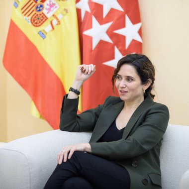Madrid Topluluğu Başkanı Isabel Diaz Ayuso, 24 Mart 2025 tarihinde Madrid, İspanya 'da AVT (Özerk Topluluklar Derneği) ile yaptığı toplantıda.