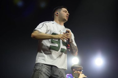 Şarkıcı RVFV, 27 Mart 2025 tarihinde İspanya 'nın Madrid kentinde bulunan Movistar Arena' daki konserinde YSY A 'nın bir konserinde sahne aldı.. 