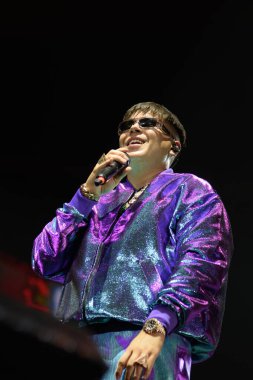 Rapçi, yapımcı ve serbest çalışan YSY A, 27 Mart 2025 tarihinde İspanya 'nın Madrid kentinde Movistar Arena' da verdiği konserde sahne aldı.. 