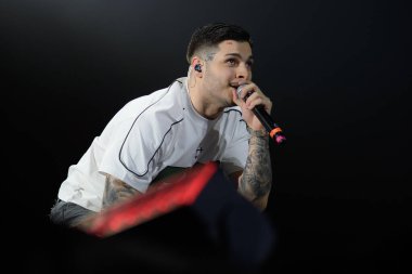 Şarkıcı RVFV, 27 Mart 2025 tarihinde İspanya 'nın Madrid kentinde bulunan Movistar Arena' daki konserinde YSY A 'nın bir konserinde sahne aldı.. 