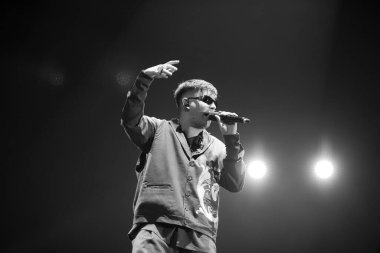 Rapçi, yapımcı ve serbest çalışan YSY A, 27 Mart 2025 tarihinde İspanya 'nın Madrid kentinde Movistar Arena' da verdiği konserde sahne aldı.. 