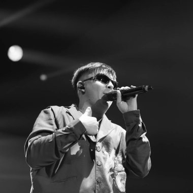 Rapçi, yapımcı ve serbest çalışan YSY A, 27 Mart 2025 tarihinde İspanya 'nın Madrid kentinde Movistar Arena' da verdiği konserde sahne aldı.. 