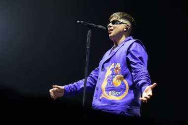 Rapçi, yapımcı ve serbest çalışan YSY A, 27 Mart 2025 tarihinde İspanya 'nın Madrid kentinde Movistar Arena' da verdiği konserde sahne aldı.. 