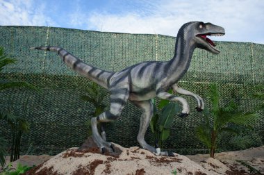 Madrid 'deki Casa de Campo' daki SAURIOS, ExHIBITION manzarası. 28 Mart 2025, Madrid