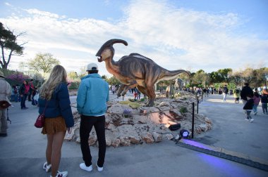 Madrid 'deki Casa de Campo' daki SAURIOS, ExHIBITION manzarası. 28 Mart 2025, Madrid